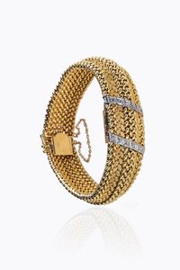 BRACCIALE CON OROLOGIO A SCOMPARSA - Peso lordo gr 69 in oro 14 Kt al centro due bande in oro bianco con diamanti taglio 8/8 per totali ct 0 11 ca  [..]