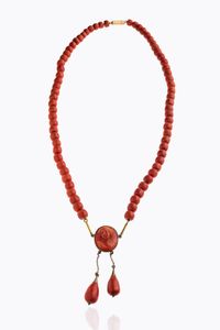 COLLANA - Peso gr 69 2 Lunghezza cm 58 composta da barilotti di corallo rosso mediterraneo del diam. di mm 7 3 a 9 ca; al  [..]