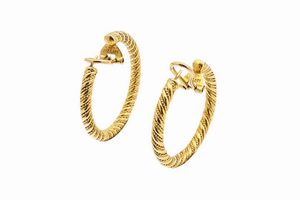 bulgari - Peso gr 14 7 Coppia di orecchini in oro giallo  firmati Bulgari  a cerchio lavorato a torchon Corredati di scatola  [..]