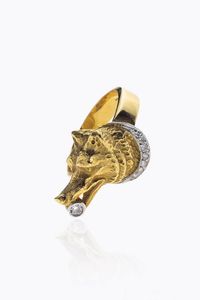 CHEVALIER - Peso gr 6 1 Misura 9 (49) in oro giallo e bianco  sommit a forma di testa di lupo  diamanti taglio brillante  [..]