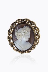 GRANDE CAMMEO - Peso gr 55 6 cm 8x7 XIX secolo  raffigurante la dea Cerere di profilo; montato su metallo dorato e lavorato a  [..]