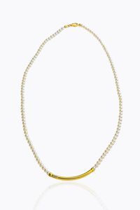 GIROCOLLO - Lunghezza cm 41 composto da un filo di perline di acqua dolce del diam. di mm 3 5. Chiusura e inserto centrale  [..]