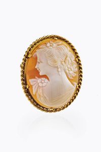 SPILLA-CIONDOLO - Peso gr 8 4 in oro giallo con cammeo inciso raffigurante ritratto femminile