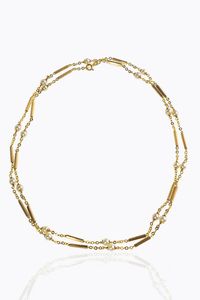 COLLANA - Peso gr 26 Lunghezza cm 97 composta da barilotti fesonati in oro giallo alternati a perle giapponesi del diam.  [..]