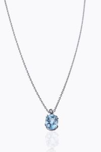 CATENA CON CIONDOLO - Peso gr 5 2 in oro bianco con acquamarina taglio ovale sormontata da piccolo diamantino taglio brillante di ct  [..]