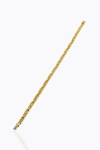 VAN CLEEF & ARPELS - Peso gr 11 8 Lunghezza cm 17 Bracciale in oro giallo  siglato V.C.A.  Van Cleef and Arpels  composto da segmenti  [..]