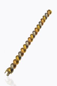 BRACCIALE - Peso gr 54 6 Lunghezza cm 19 nei tre colori dell'oro giallo  bianco e rosso  satinati a segmenti rigidi