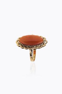 ANELLO - Peso gr. 5 1 Misura 15 (55) in oro giallo  sommit con corallo arancione cabochon ovale Accompagnato da certificato  [..]