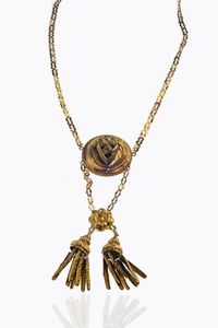 COLLANA - Peso gr 9 3 in oro giallo a bassa caratura  XIX secolo  lavora a motivi geometrici in lastra e al centro tondo  [..]