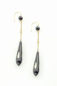 COPPIA DI ORECCHINI - Peso gr 3 4 pendenti in oro a bassa caratura  con gocce in bachelite (difetti)