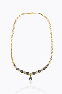 GIROCOLLO - Peso gr 24 8 in oro giallo con zaffiri taglio a goccia per totali ct 3 50 ca e diamanti taglio brillante per totali  [..]