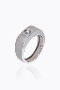 ANELLO - Peso gr 9 7 Misura 20 (60) in oro bianco  sommit piatta  al centro in diamante taglio brillante di ct 0 20 ca