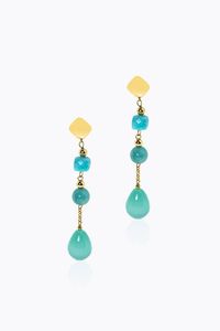 COPPIA DI ORECCHINI - Peso gr 12 4 pendenti  in oro giallo  con cubi e sfere in amazzonite  terminanti con gocce in occhio di gatto  [..]