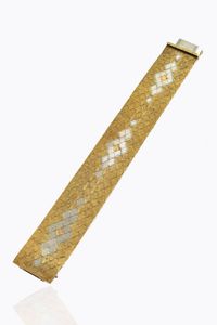 BRACCIALE - Peso gr 74 4 Lunghezza cm19 5 in oro giallo satinato  anni '50  decorato al centro da motivi geometrici in oro  [..]