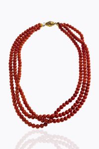 GIROCOLLO - Peso gr 60 3 Lunghezza cm 42 composto da tre fili di sfere di corallo rosso mediterraneo del diam. di mm 5 5.  [..]