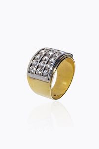 ANELLO - Peso gr 10 2 Misura 16 (56) in oro giallo e bianco  a fascia  con tre file di diamanti taglio brillante per totali  [..]