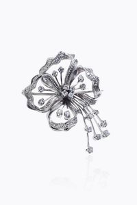 SPILLA - Peso gr 9 3 cm 2 5x3 in oro bianco a forma di quadrifoglio  con diamanti taglio 8/8 per totali ct 0 30 ca