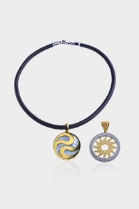 bulgari - Peso gr 30 0 e 12 0 Lotto di due ciondoli  firmati Bulgari: il primo in oro giallo ed acciaio raffigurante un  [..]