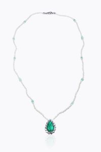 COLLANA - Lunghezza cm 44 composta da perline del diam. di 2 5 mm  al centro goccia di smeraldo di ct 3 50 ca  contornata  [..]
