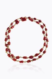 COLLANA - Peso gr 94 1 Lunghezza cm 100 composta da pepite di corallo rosso mediterraneo. Distanziali e chiusura in oro  [..]