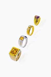 LOTTO DI QUATTRO ANELLI - Peso gr 38 Misure 21 (61)  13 (53)  22 (62) in oro giallo e bianco: due con quarzi citrino  uno con ametista e  [..]