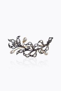 SPILLA - Peso gr 18 3 cm 8 5x4 5 in oro a bassa caratura ed argento  XIX secolo  con rosette coron per totali ct 3 50  [..]