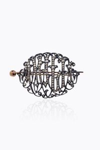 SPILLA - Peso gr 16 2 cm 5x4 in oro rosa a bassa caratura ed argento  XIX secolo  di forma ovale con interno decorato da  [..]