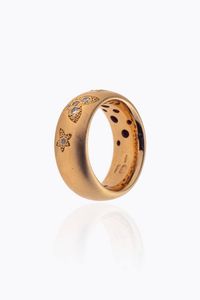 ANELLO - Peso gr 10 8 Misura 13 (53) in oro rosa satinato  a fascia  con farfalla e stelline in  diamanti taglio brillante  [..]