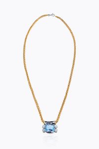 COLLANA - Peso gr 41 0 in oro rosa  lavorata a corda  con ciondolo in oro bianco con topazio taglio a cuscino e quattro  [..]