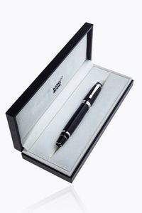 MONTBLANC - Penna a sfera Montblanc  modello Boheme . Corpo e cappuccio in resina nera  con lemblema Montblanc bianco intarsiato  [..]