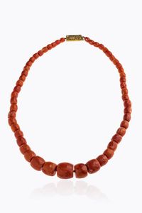 COLLANA - Peso gr 77 3 Lunghezza cm 50 composta da barilotti sfaccettati di corallo color salmone a scalare dal diam di  [..]