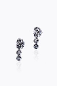 COPPIA DI ORECCHINI - Peso gr 4 1 in oro bianco  modello tennis  con diamanti taglio brillante per totali ct 0 16 ca