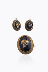 DEMI-PARURE - Peso gr 14 1 composta da coppia di orecchini e spilla in oro a bassa caratura e argento vermeille  XIX secolo  [..]