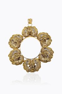 GRANDE CIONDOLO - Peso gr 32 5 cm 12x9 in argento dorato  XIX secolo  lavorato a filigrana