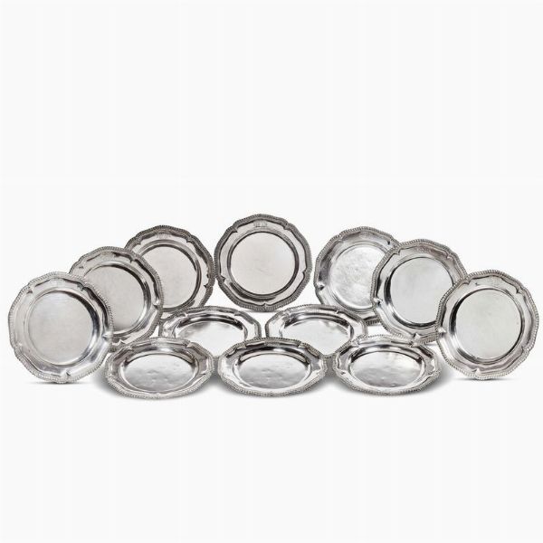 DODICI PIATTI, ARGENTIERI DANIEL SMITH & ROBERT SHARP, LONDRA, 1784  - Asta International Fine Art  - Associazione Nazionale - Case d'Asta italiane