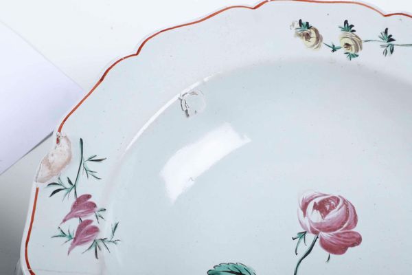 Tre piatti <BR>Francia, Marsiglia, 1770 circa  - Asta Maioliche e Porcellane - Associazione Nazionale - Case d'Asta italiane