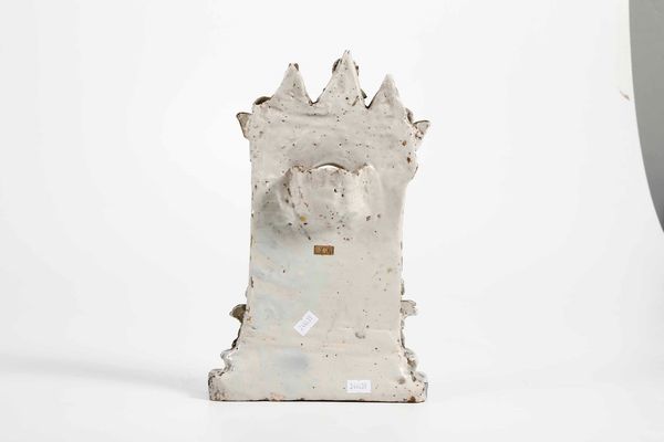 Raro porta orologio<BR>Italia meridionale, probabilmente Campania o Puglia, fine del XVIII o inizio del XIX secolo<BR>  - Asta Maioliche e Porcellane - Associazione Nazionale - Case d'Asta italiane