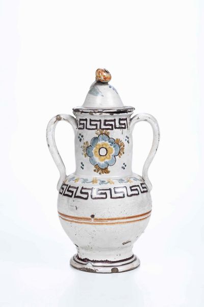 Vaso biansato con coperchio <BR>Puglia, Manifattura di Grottaglie, XIX secolo<BR>  - Asta Maioliche e Porcellane - Associazione Nazionale - Case d'Asta italiane