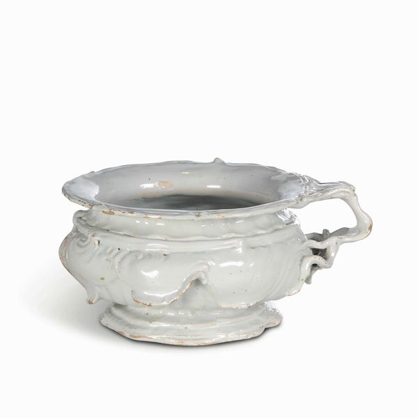 Raro vaso da notte<BR>Veneto (area bassanese), seconda met� del XIX secolo<BR>  - Asta Maioliche e Porcellane - Associazione Nazionale - Case d'Asta italiane