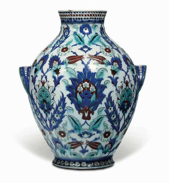 Vaso biansato con decoro a fiori e ghirlande di foglie Firenze, Manifattura Cantagalli, 1883 circa  - Asta Maioliche e Porcellane - Associazione Nazionale - Case d'Asta italiane