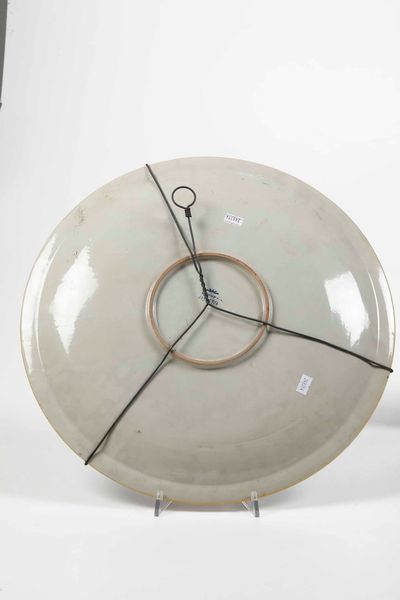 Coppia di piatti con decori a grottesche<BR>Doccia, Manifattura Ginori, anni venti del Novecento<BR>  - Asta Maioliche e Porcellane - Associazione Nazionale - Case d'Asta italiane