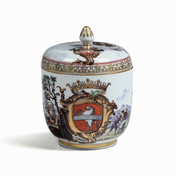 Rara e unica zuccheriera con stemma Cavalli<BR>Venezia, Manifattura Cozzi, verso il 1770<BR>  - Asta Maioliche e Porcellane - Associazione Nazionale - Case d'Asta italiane