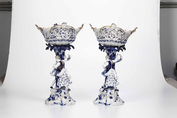 Coppia di centrotavola<BR>Meissen, 1870-1890 circa<BR>Modello di Ernst August Leuteritz (1818-1893), attivo a Meissen dal 1849 al 1886<BR>  - Asta Maioliche e Porcellane - Associazione Nazionale - Case d'Asta italiane