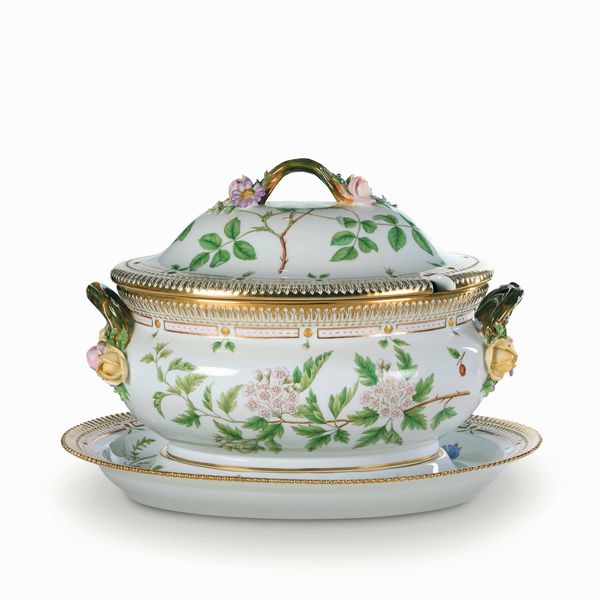 Zuppiera con prsentoir dal Servizio Flora Danica<BR>Danimarca, Manifattura Royal Copenhagen, 1960-1961  - Asta Maioliche e Porcellane - Associazione Nazionale - Case d'Asta italiane