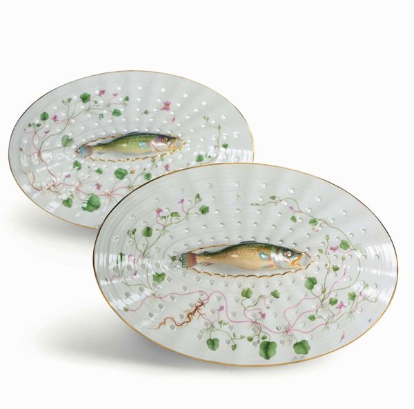 Due rari sgocciolatoi per pesci dal Servizio Flora Danica<BR>Danimarca, Manifattura Royal Copenhagen, 1963  - Asta Maioliche e Porcellane - Associazione Nazionale - Case d'Asta italiane