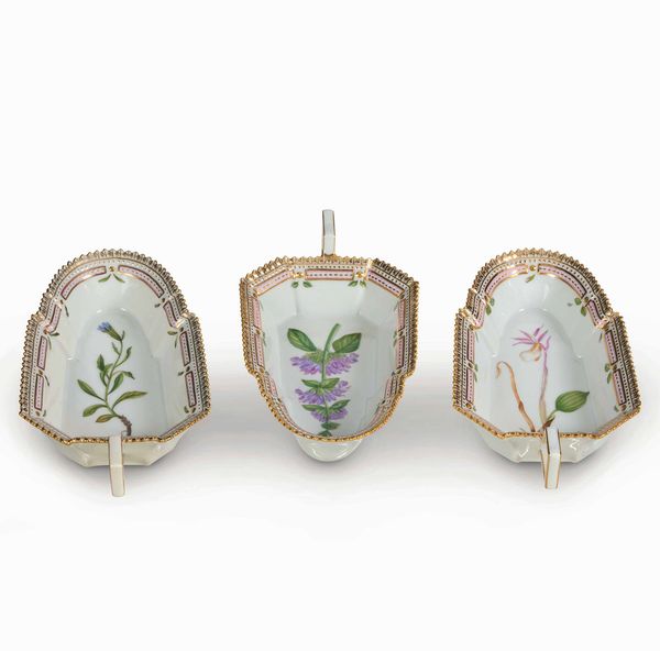 Tre vassoietti dal Servizio Flora Danica<BR>Danimarca, Manifattura Royal Copenhagen, 1963, 1975 e 1979  - Asta Maioliche e Porcellane - Associazione Nazionale - Case d'Asta italiane