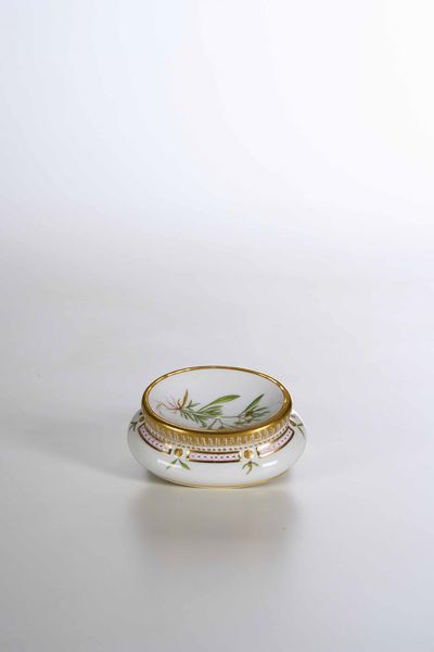 Saliera dal Servizio Flora Danica<BR>Danimarca, Manifattura Royal Copenhagen, 1963  - Asta Maioliche e Porcellane - Associazione Nazionale - Case d'Asta italiane