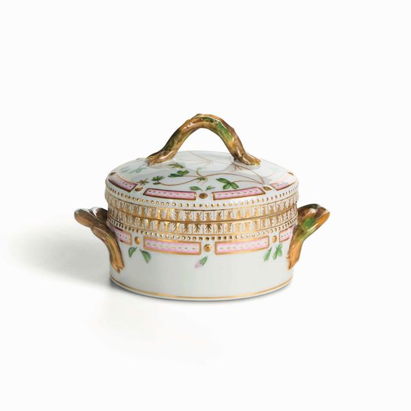 Piccolo contenitore dal Servizio Flora Danica<BR>Danimarca, Manifattura Royal Copenhagen, 1960-1961  - Asta Maioliche e Porcellane - Associazione Nazionale - Case d'Asta italiane