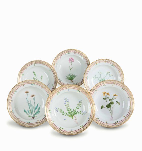 Sei piatti fondi dal Servizio Flora Danica<BR>Danimarca, Manifattura Royal Copenhagen, 1956-1964  - Asta Maioliche e Porcellane - Associazione Nazionale - Case d'Asta italiane