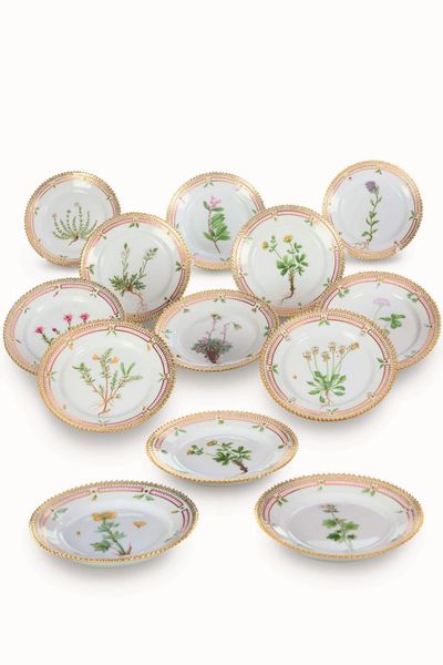 Diciotto piattini da pane dal Servizio Flora Danica<BR>Danimarca, Manifattura Royal Copenhagen, 1959-1999  - Asta Maioliche e Porcellane - Associazione Nazionale - Case d'Asta italiane